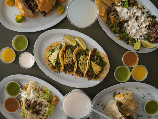 Tacos, Salsas, Y Carnitas Restaurante